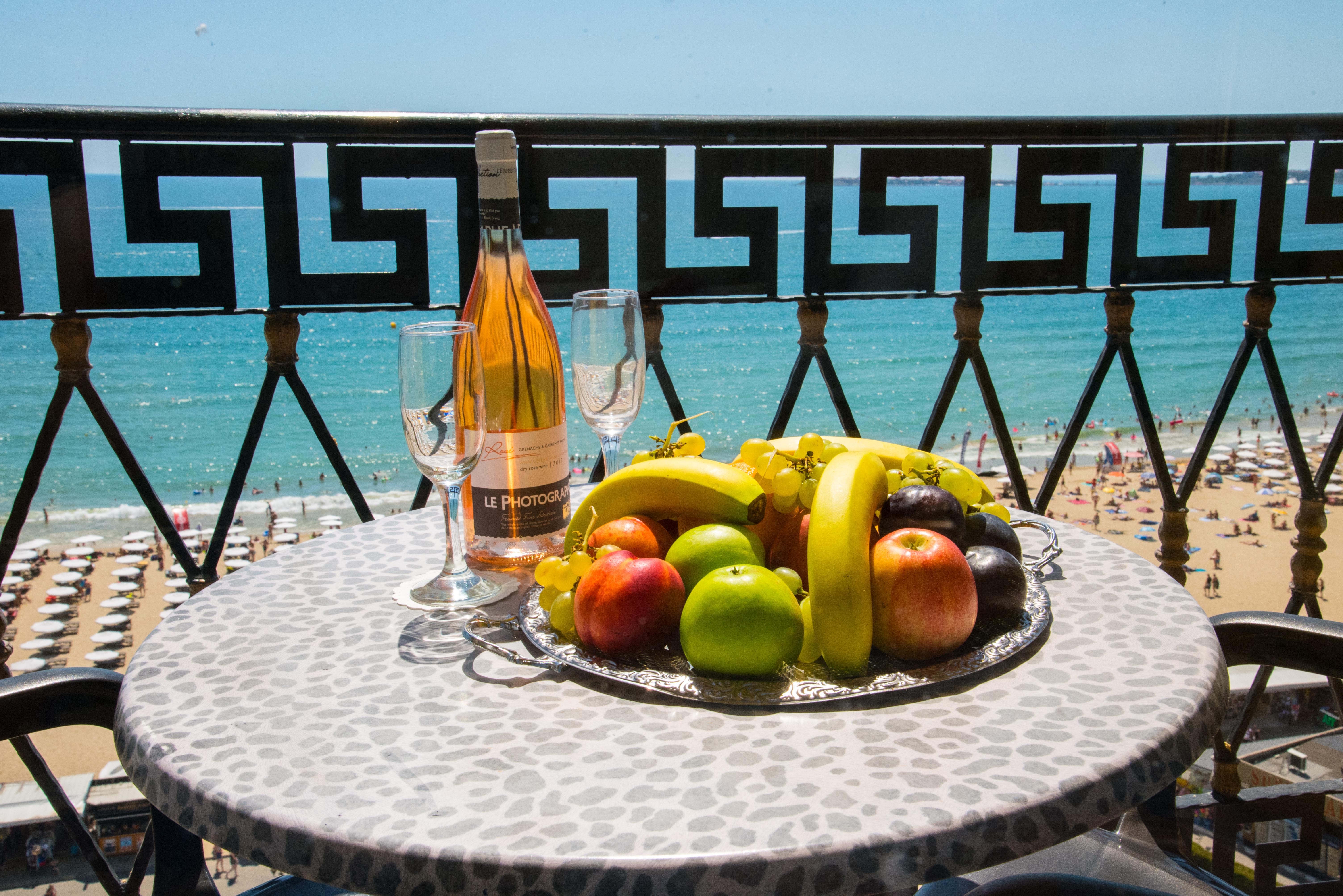 Imperial Palace Hotel Sunny Beach Exterior foto A fruit plate