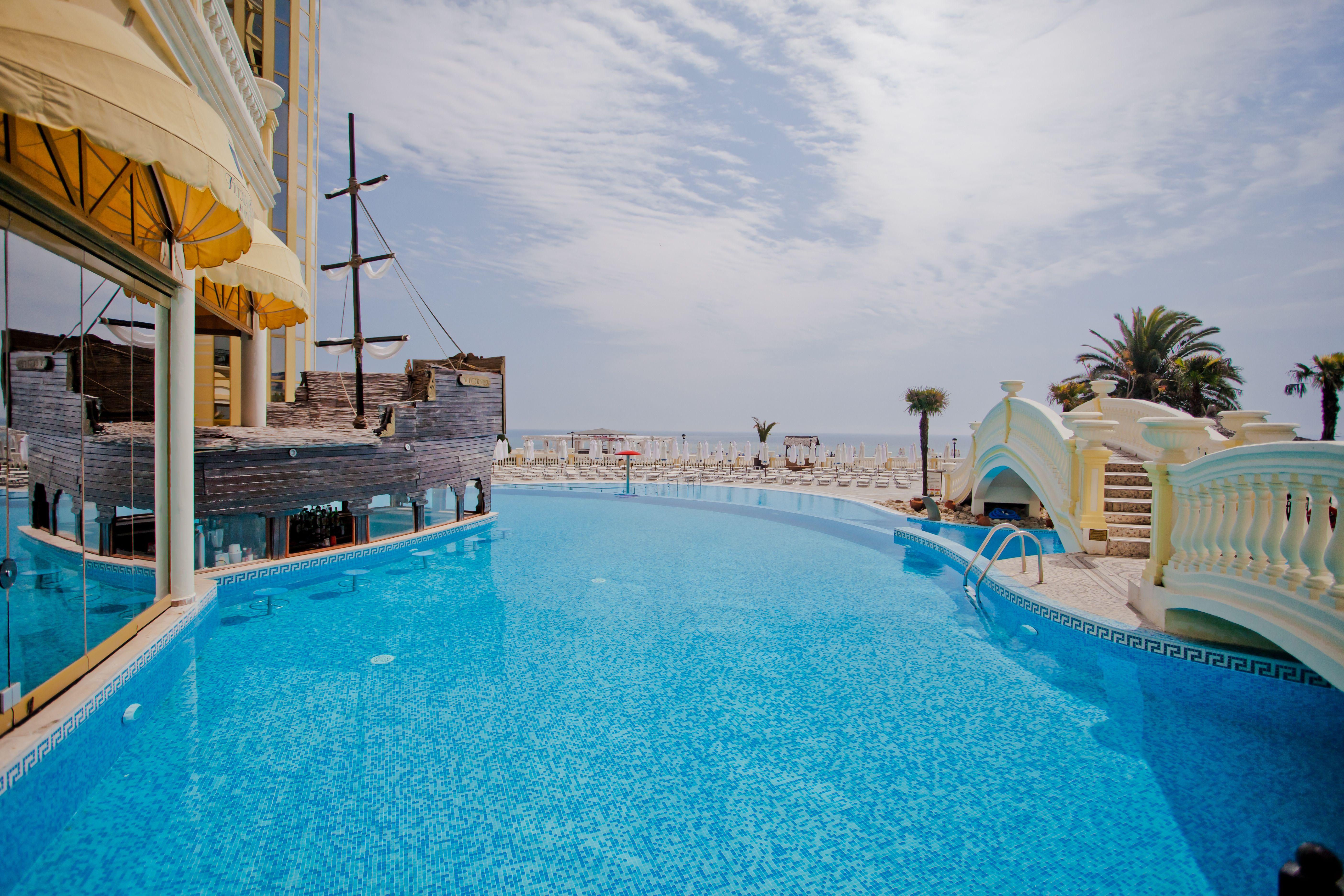 Imperial Palace Hotel Sunny Beach Exterior foto Infinity pool at the Grand Hotel