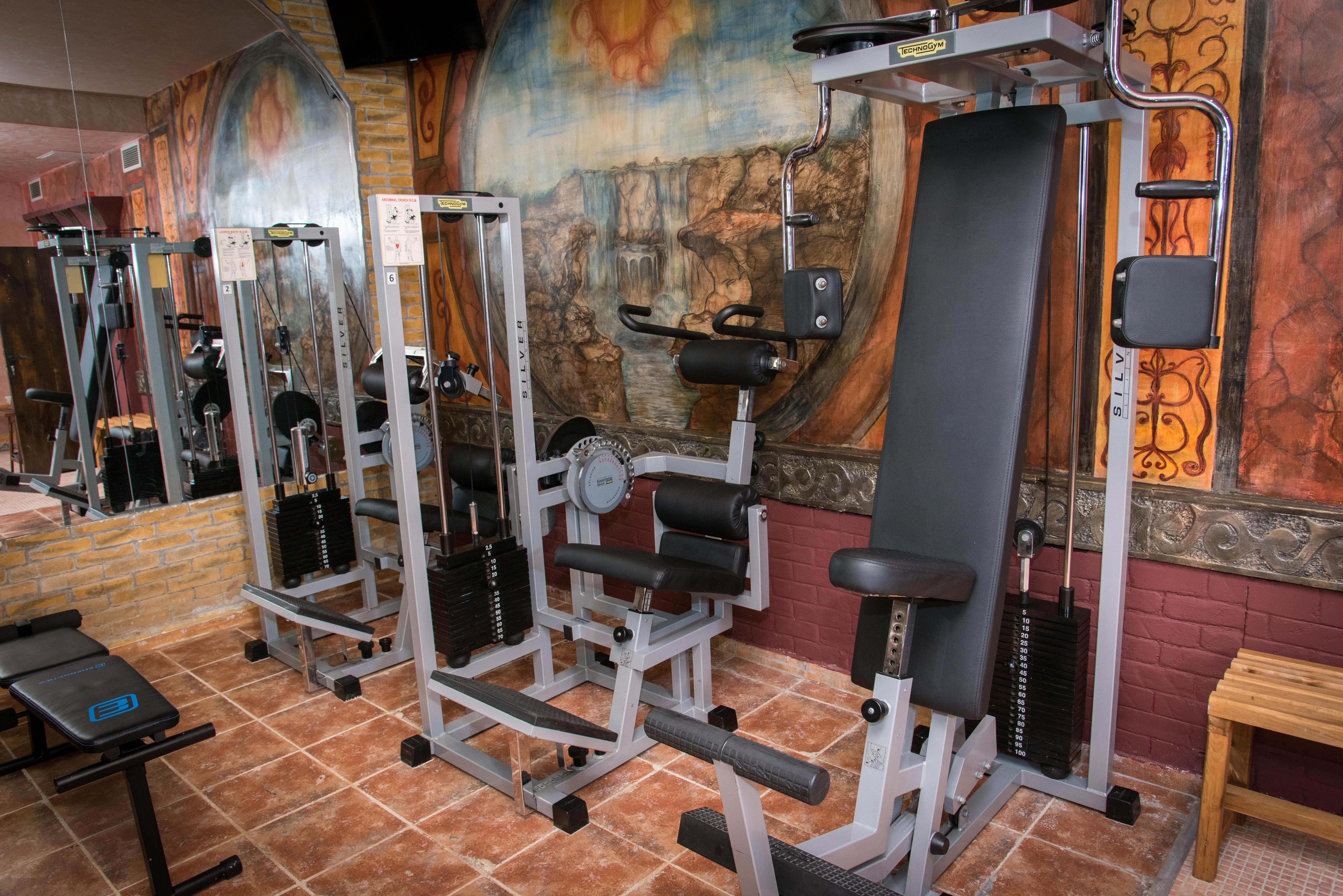 Imperial Palace Hotel Sunny Beach Exterior foto A leg extension machine