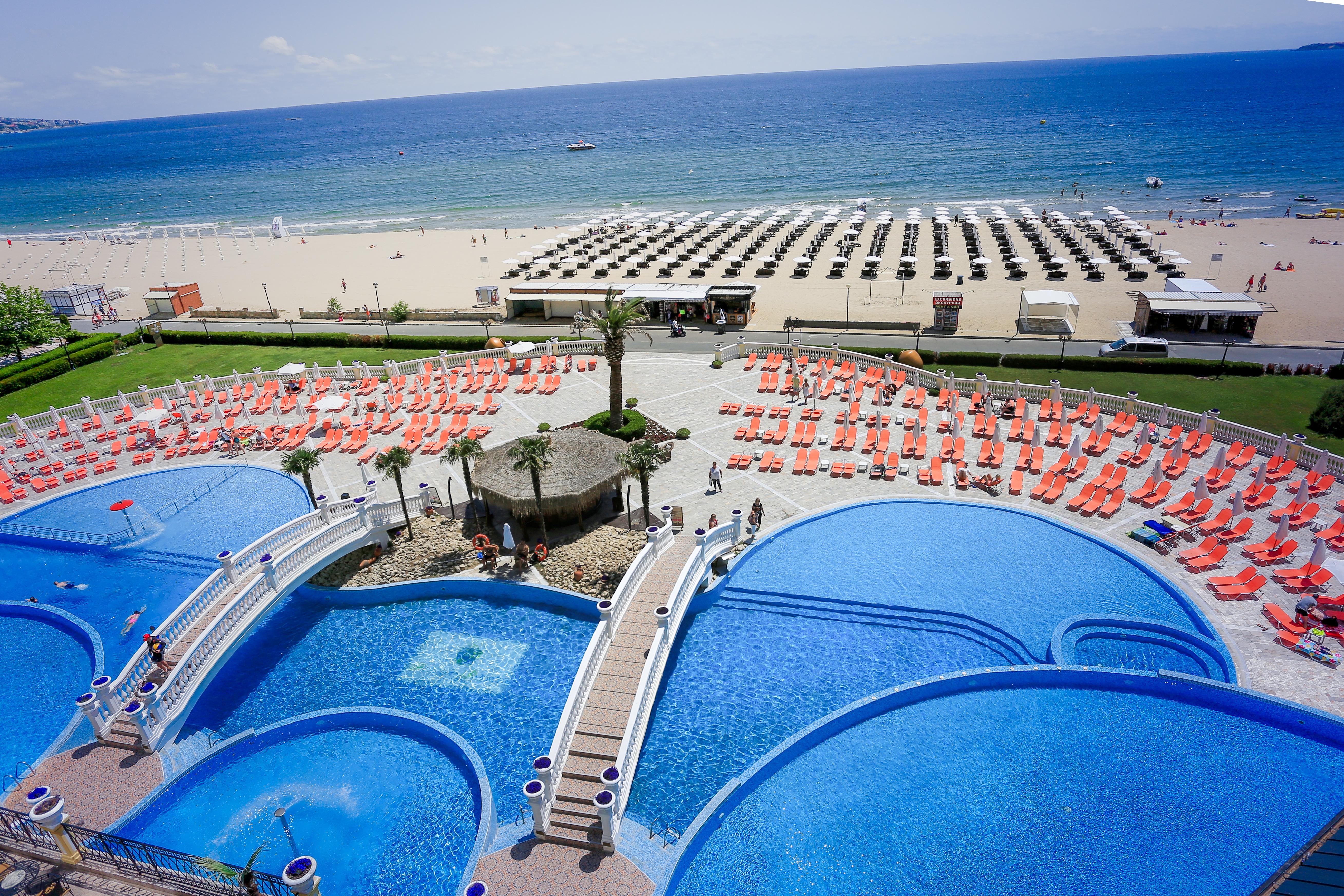 Imperial Palace Hotel Sunny Beach Exterior foto The beach at the hotel