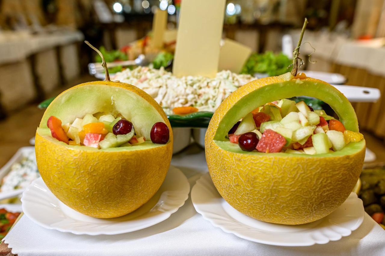 Imperial Palace Hotel Sunny Beach Exterior foto Fruit salad in pomelo