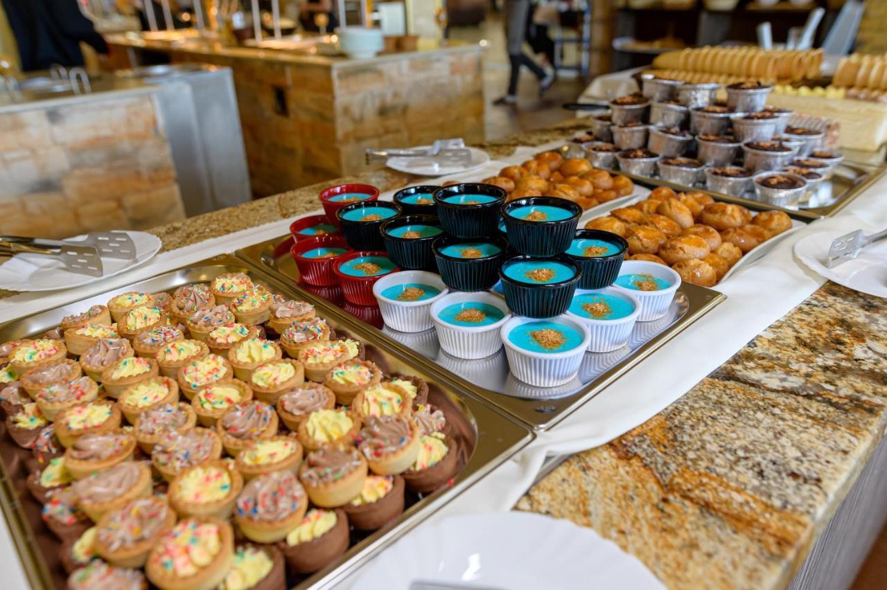 Imperial Palace Hotel Sunny Beach Exterior foto A selection of desserts at a buffet