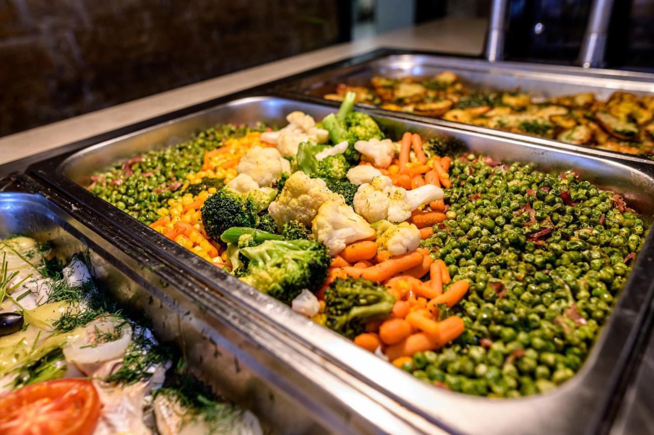 Imperial Palace Hotel Sunny Beach Exterior foto A chafing dish filled with vegetables