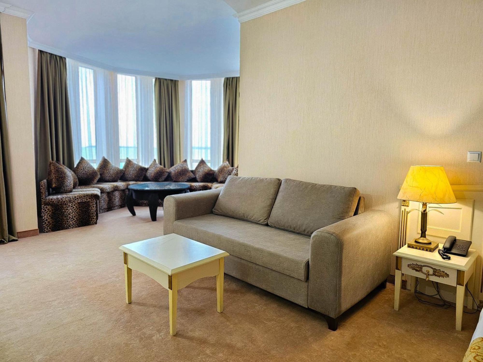 Imperial Palace Hotel Sunny Beach Exterior foto A living room in a suite