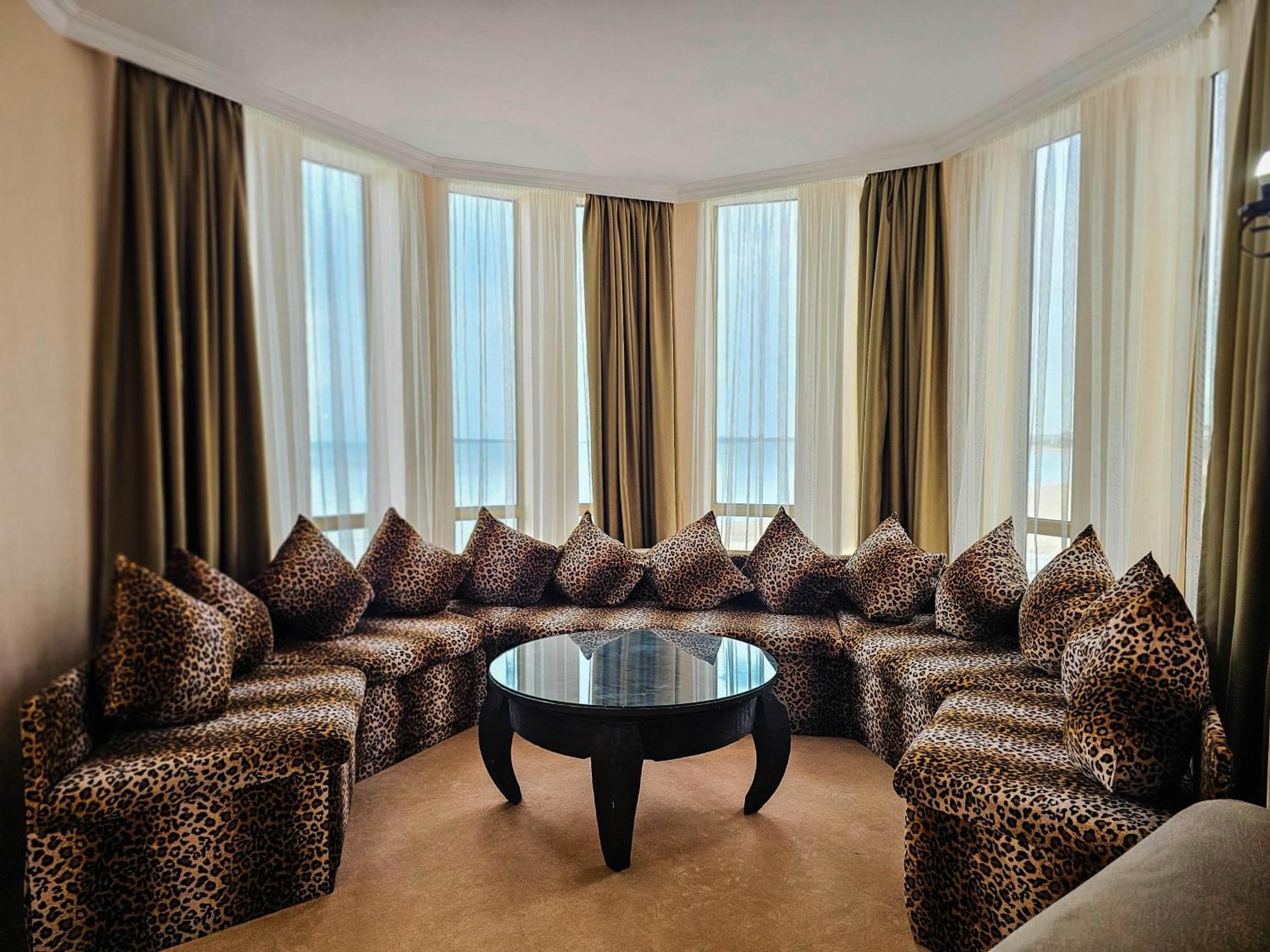 Imperial Palace Hotel Sunny Beach Exterior foto A Moroccan-style living room
